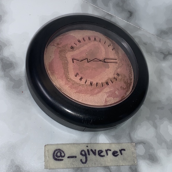 RARE LIGHT YEAR MAC MIneralized Skinfinish - Picture 7 of 14